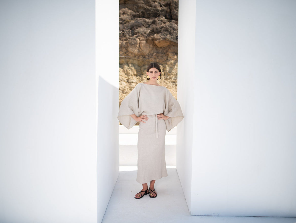 Is linen breathable: LUXMII linen clothing worn on a hot summer day in Athens