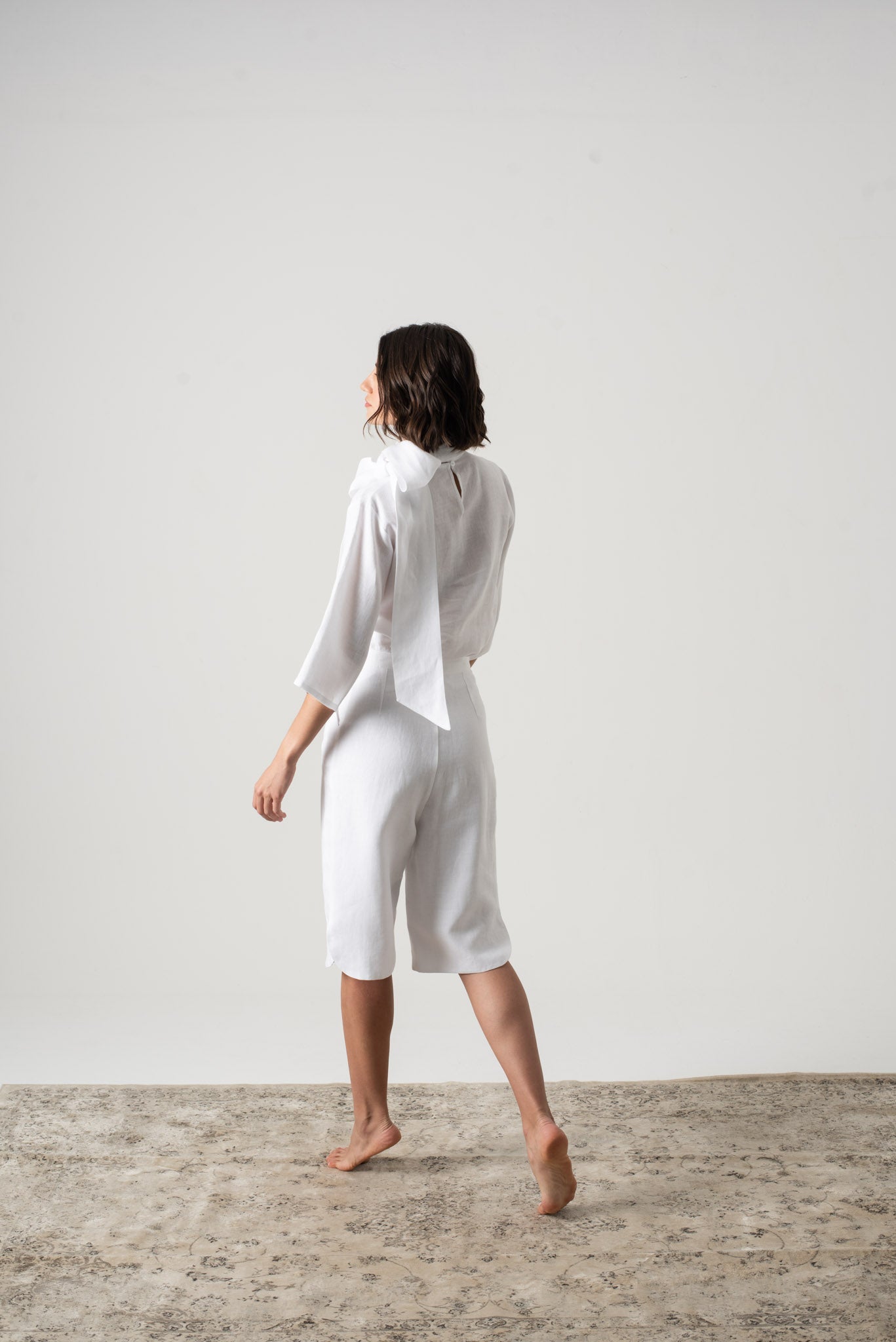 Jager Bermuda Linen Shorts White Luxmii