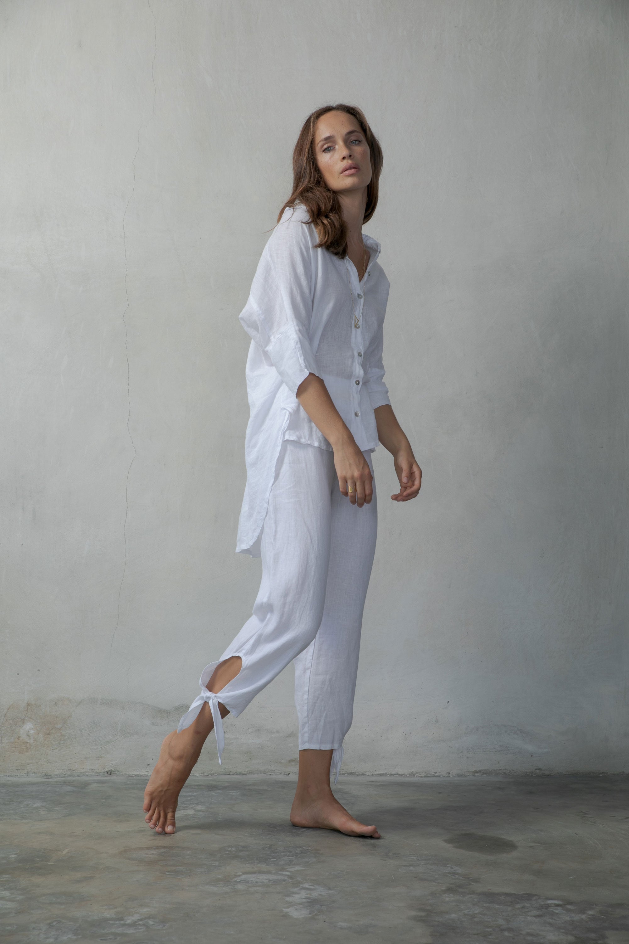 Tie-Knot Linen Capri Pants White Luxmii
