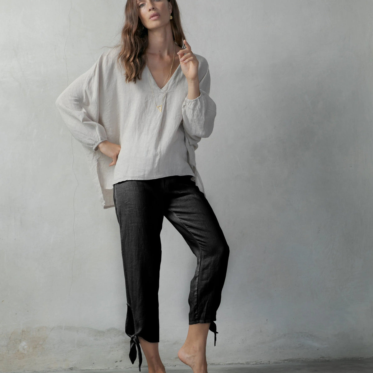 Tie-Knot Linen Capri Pants Black LUXMII