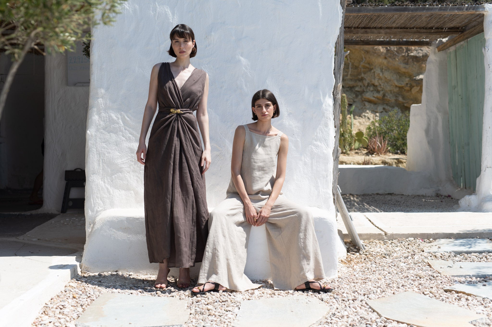 Linen Holiday Outfits: Elegant Looks for Festive Occasions (+ Christmas Styling) | LUXMII Linen Holiday Outfits: Elegant Looks for Festive Occasions (+ Christmas Styling) | LUXMII