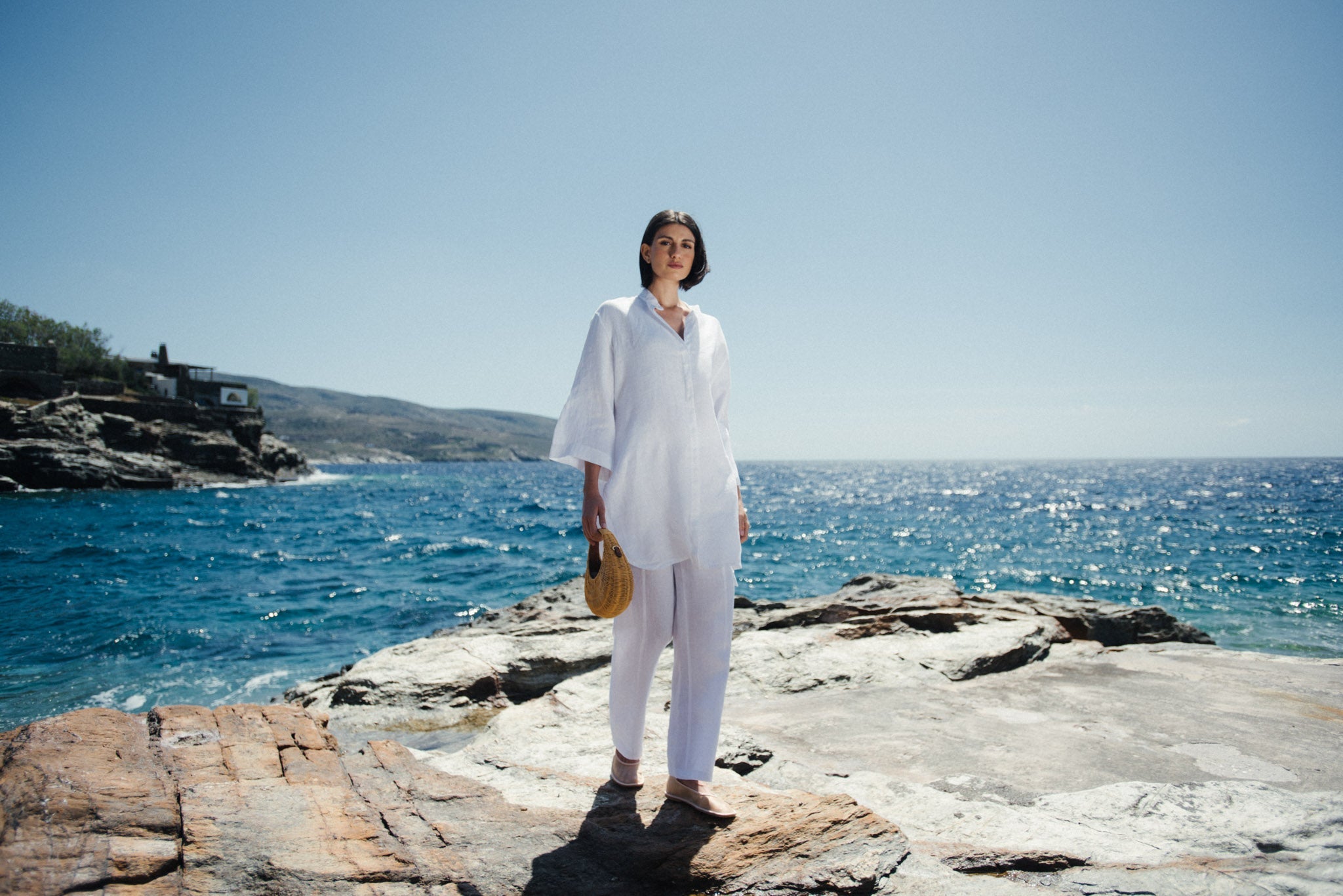 What-to-Wear-with-White-Linen-Pants-for-an-Exquisite-Summer Luxmii