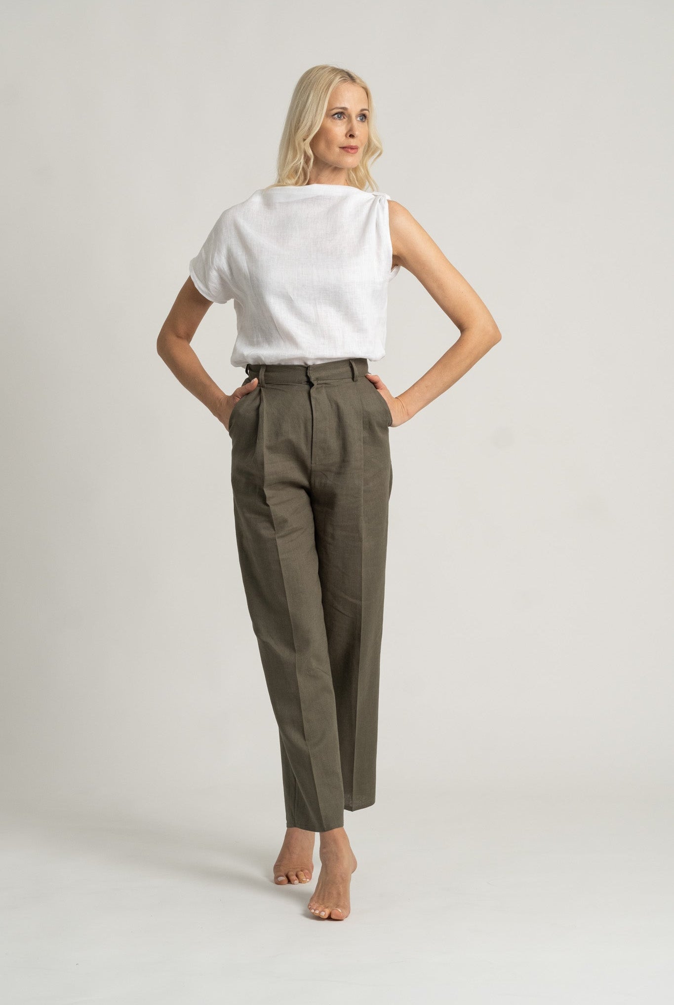 4 Ways To Style White Linen Pants - Vida Fashionista