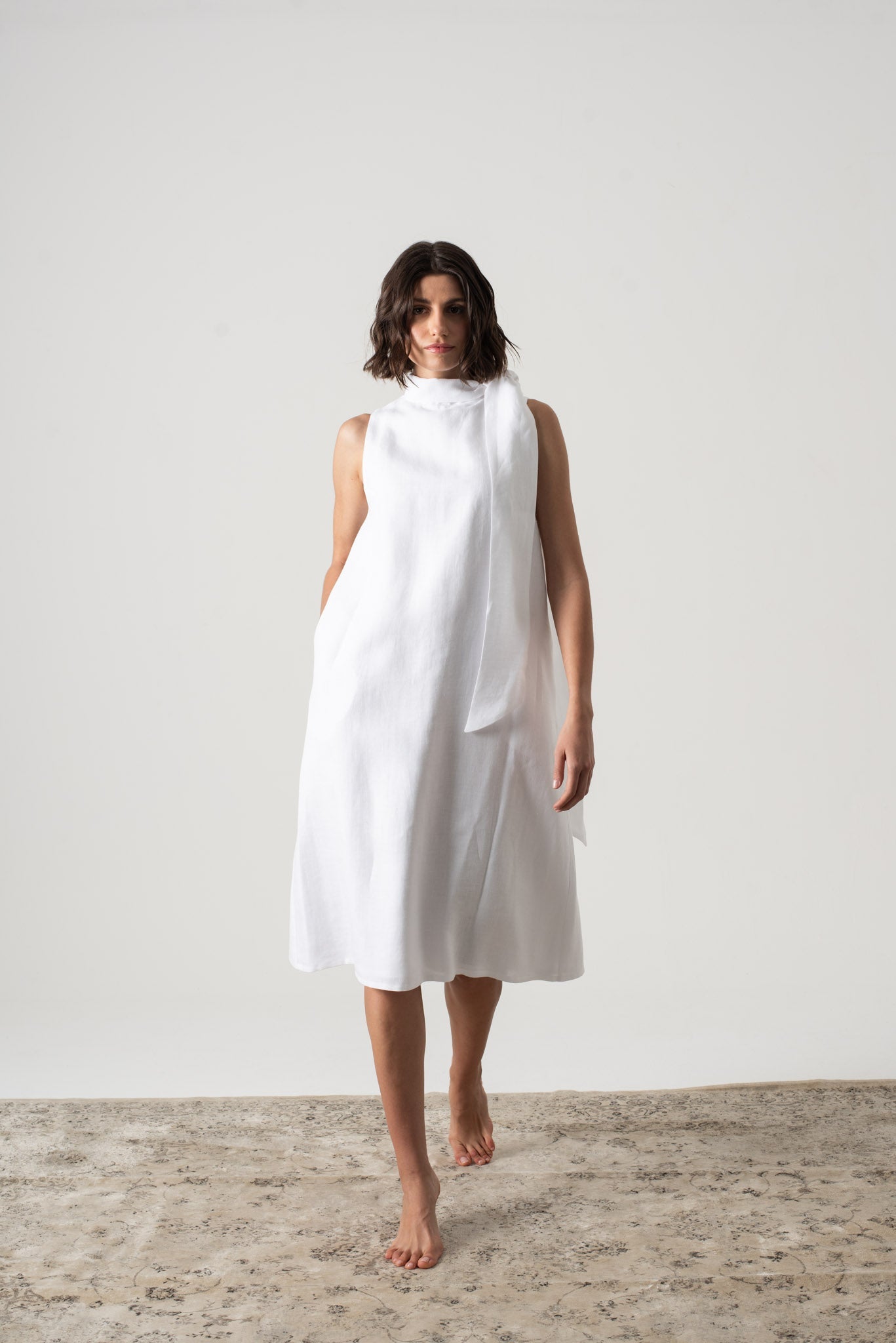 VALLAN 新田さちか Sleeveless Cutout Tie Dress Axel Tie Dress White - LUXMII