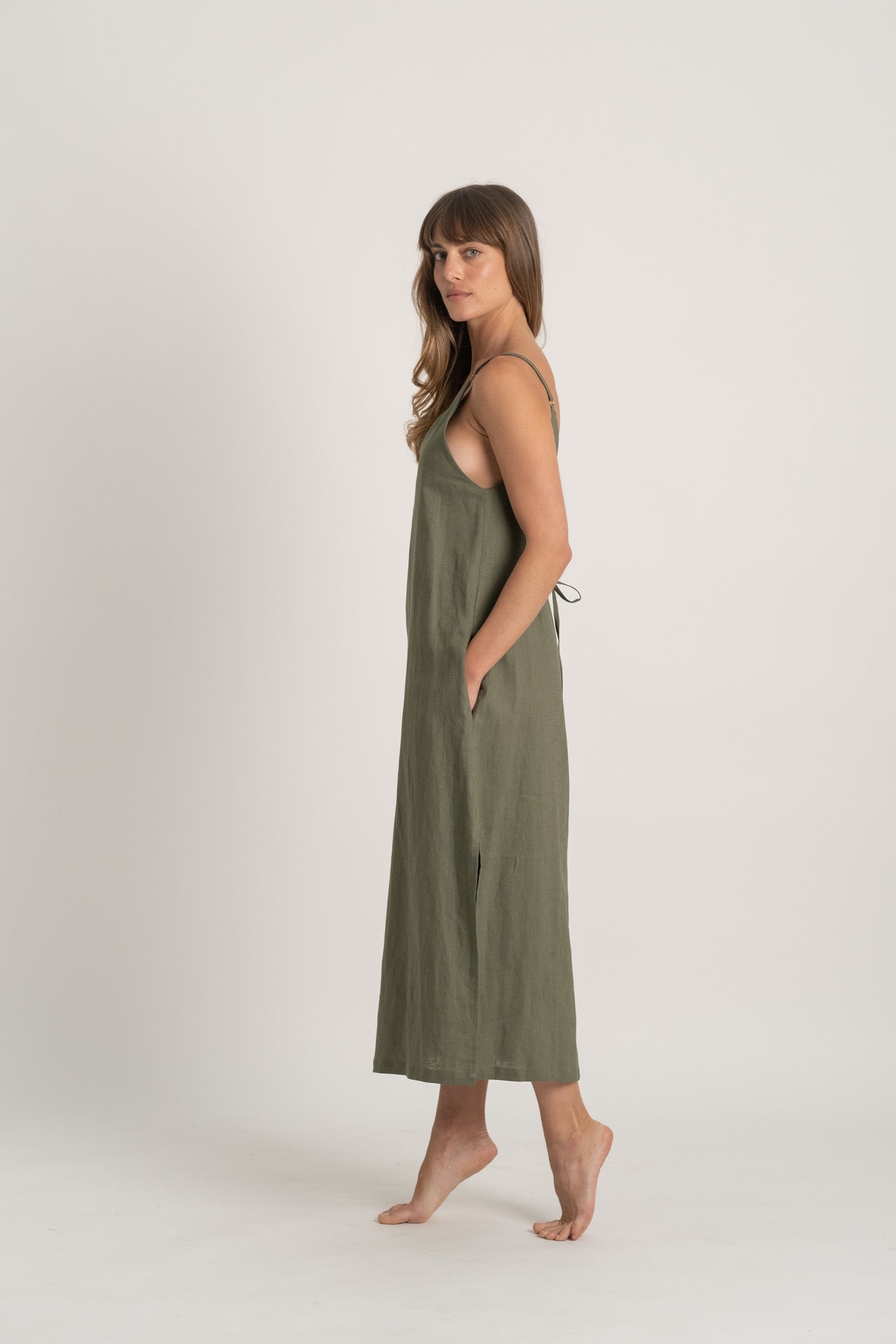 khaki linen dress Whistles Ariella Blend Midi Size 2 Discover the khaki linen cotton midi shirt dress featuring a casual loose fit and relaxed silhouette ASOS Design - Halter Neck