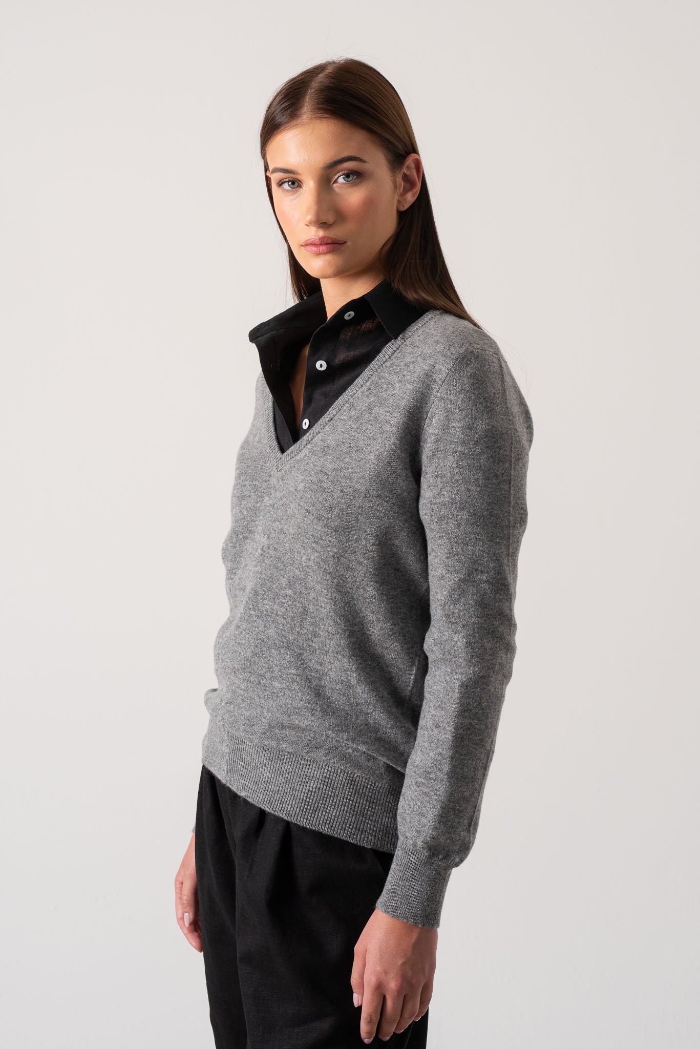 Essenza V-Neck Cashmere Sweater Mélange Grey - LUXMII