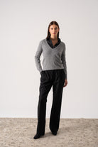 Essenza V-Neck Cashmere Sweater Mélange Grey Luxmii