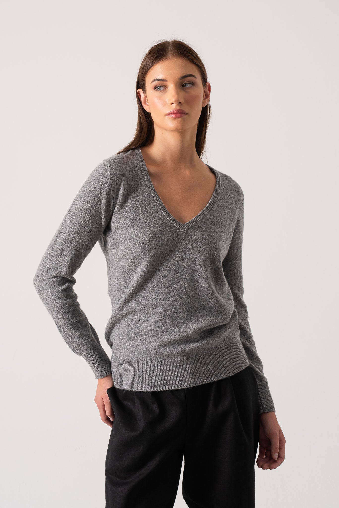 Essenza V-Neck Cashmere Sweater Mélange Grey - LUXMII