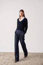 Essenza V-Neck Cashmere Sweater Navy Luxmii