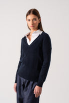 Essenza V-Neck Cashmere Sweater Navy Luxmii