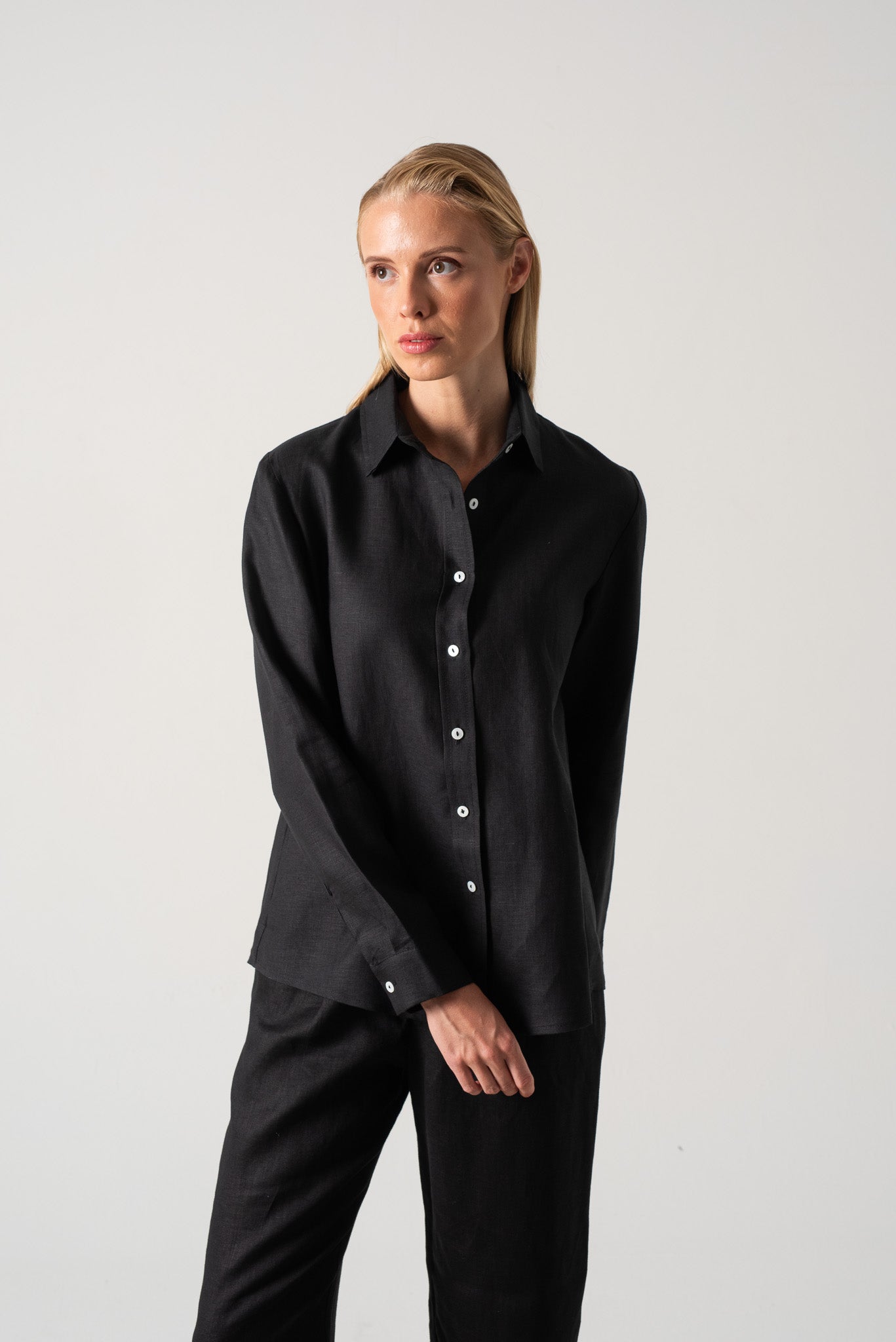 La Classica Linen Shirt Black - LUXMII