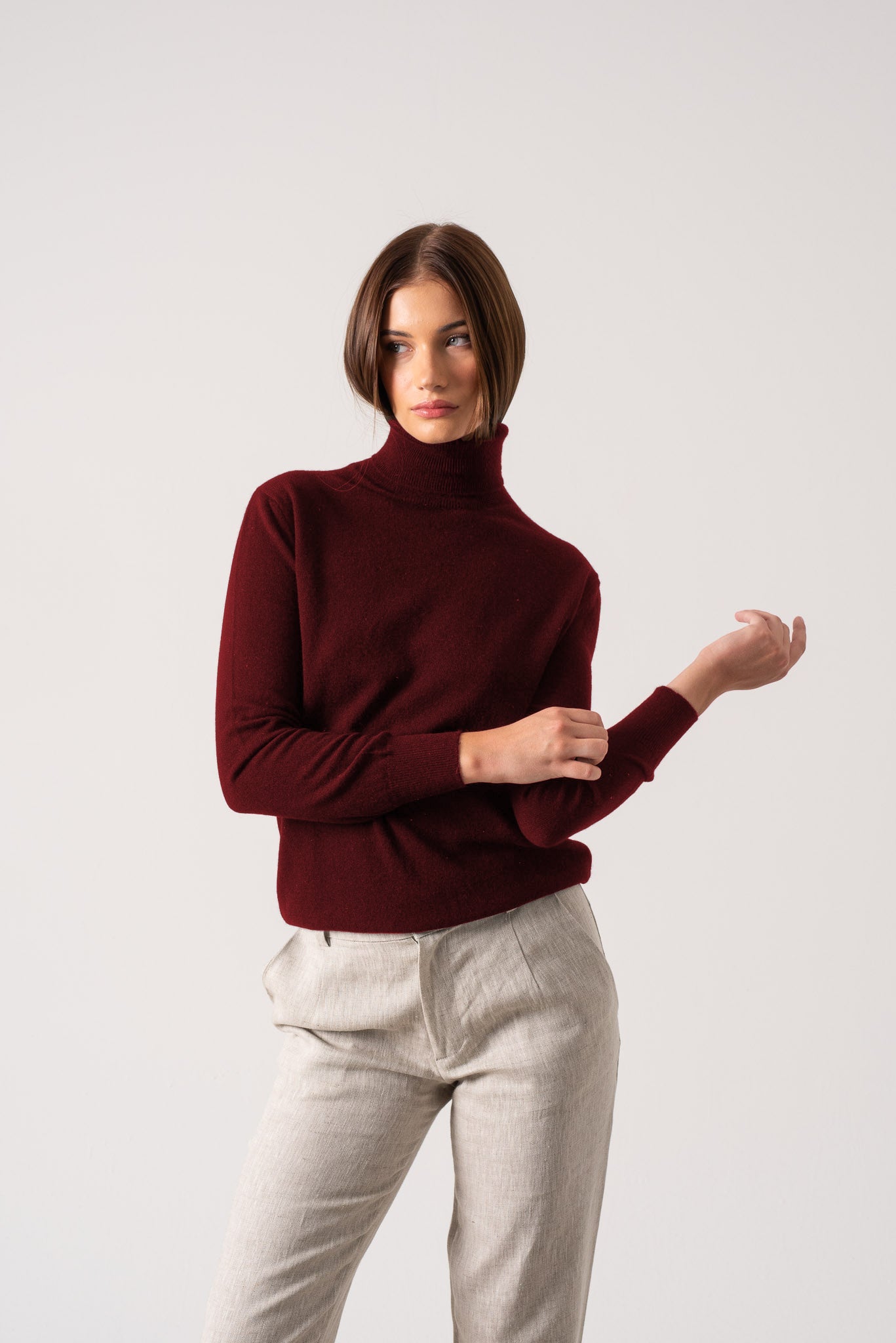 Ombra 100% Cashmere Turtleneck Sweater Red Bordeaux Luxmii