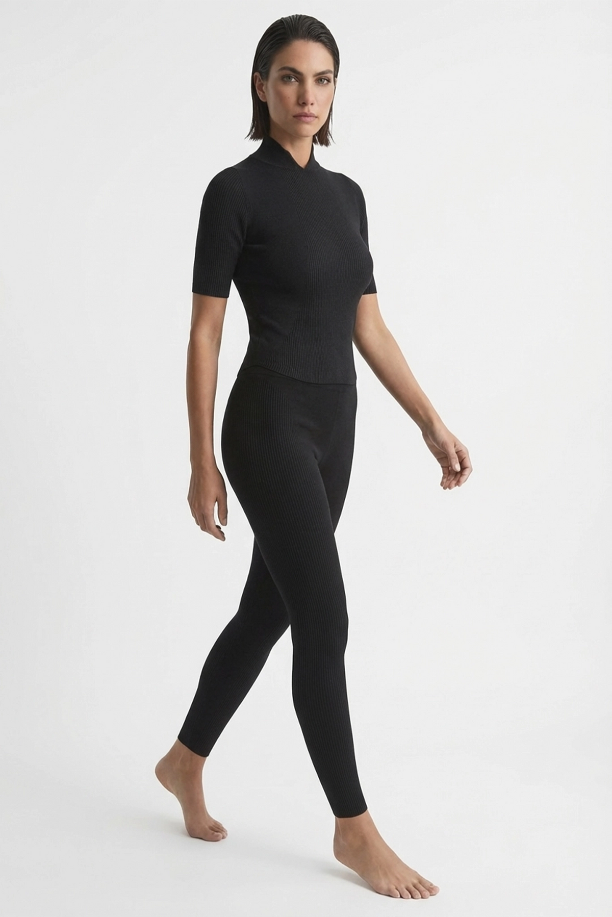 Ribbed Entonnoir Top in Black Luxmii