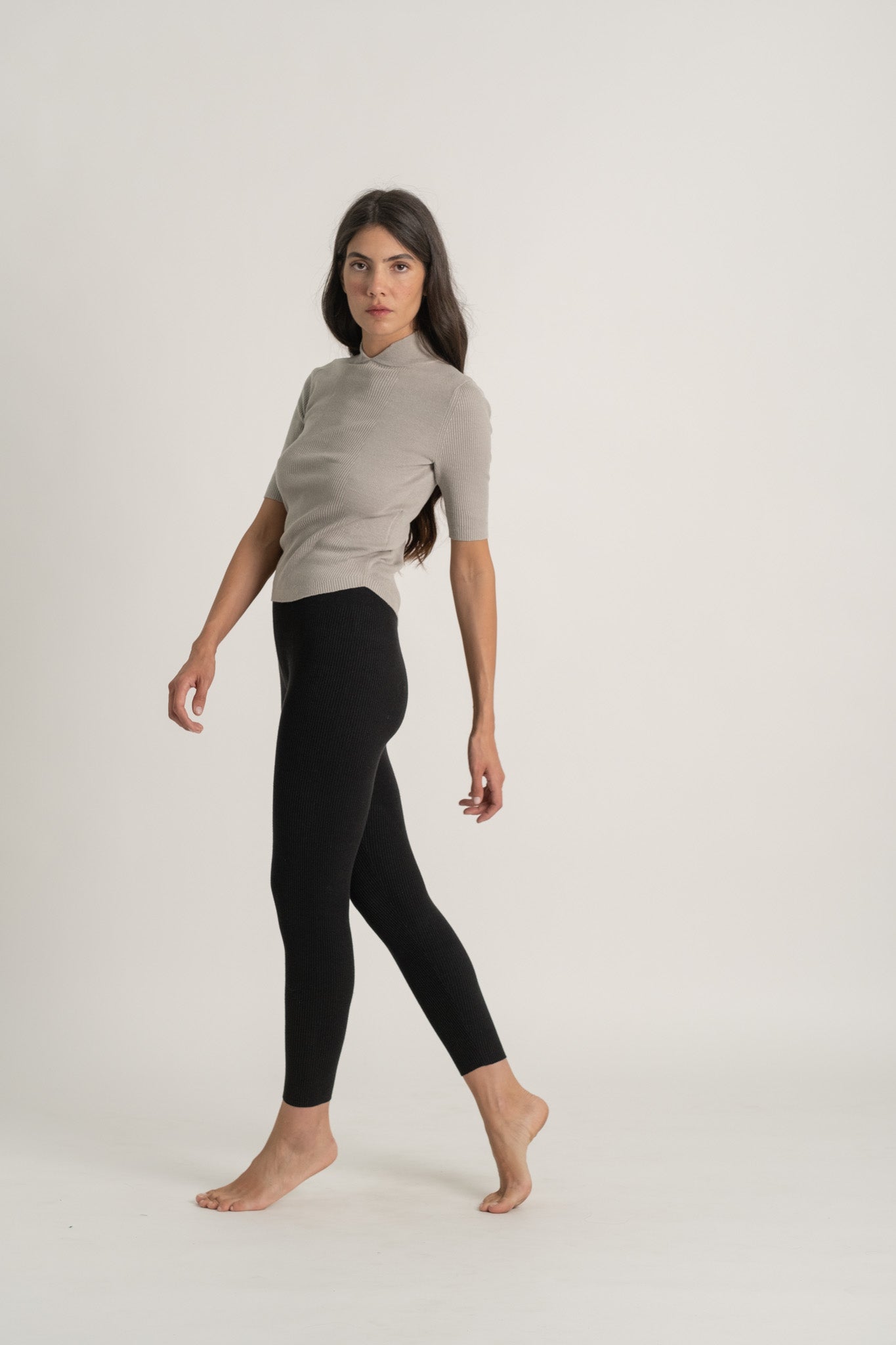 Ribbed Linen Mouvement Legging in Black - LUXMII